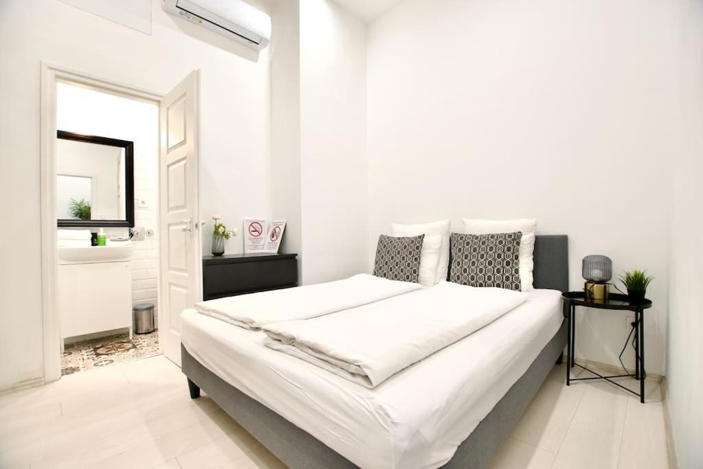 Standard Apartment By Hi5-St. King Mini Studio Budapešť Exteriér fotografie